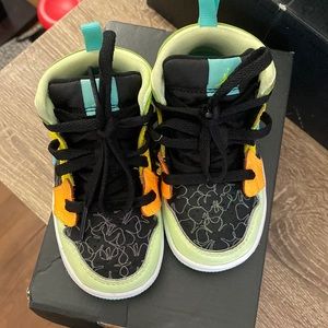 Kid’s Jordan 1 SE Size 6c Multi Color